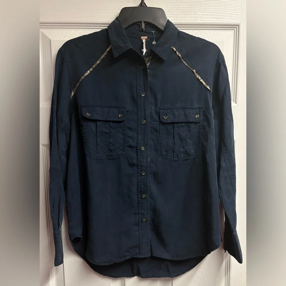 Free People Off Campus W/ Metallic Detail Blue Shirt Size XS